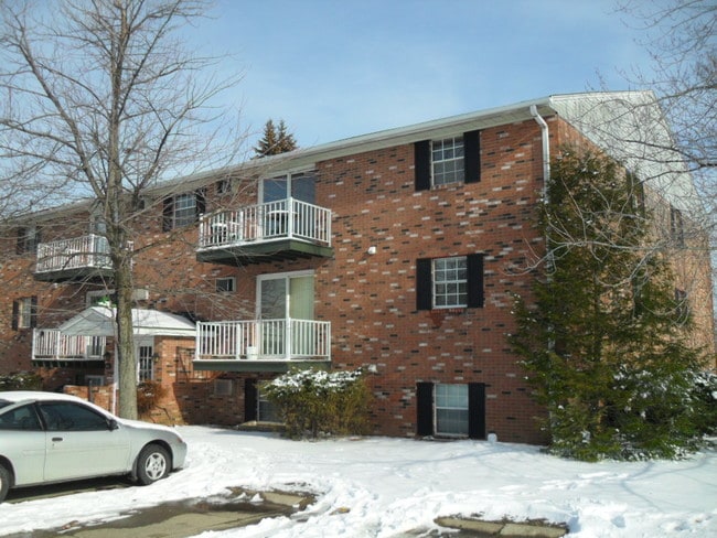 Building Photo - 115 Fox Hill Ln