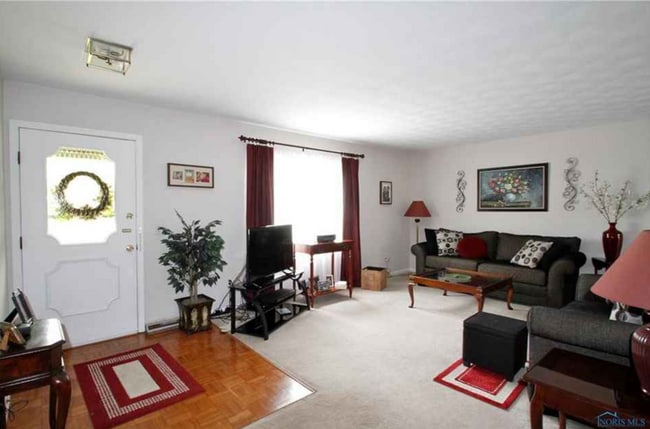 Building Photo - 5620 Cresthaven Ln