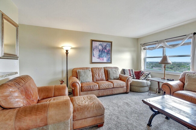 Building Photo - 2555 NE 11th St