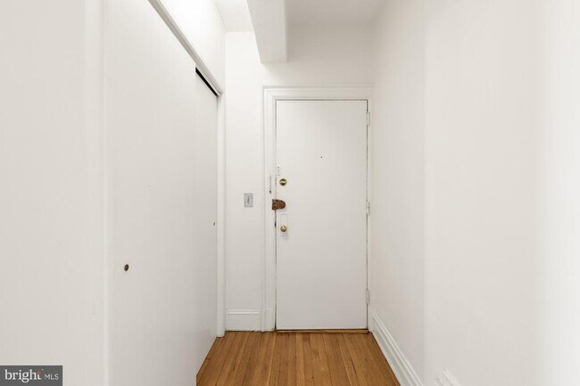Foto del edificio - 2456 20th St NW