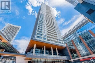 Building Photo - 17-1517 Bathurst St