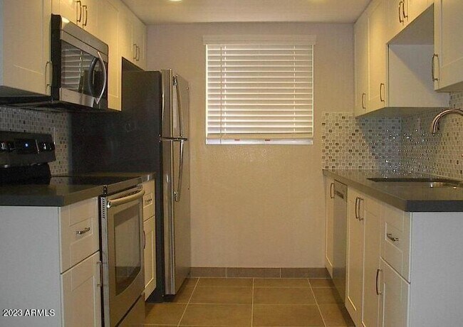 Foto del edificio - 7430 E Chaparral Rd