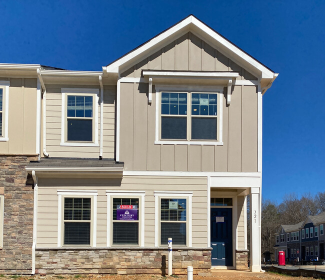 Foto del edificio - Room in Townhome on Planters Trace Ln