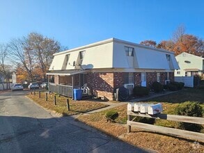 Building Photo - 387 Bucks Hl Rd