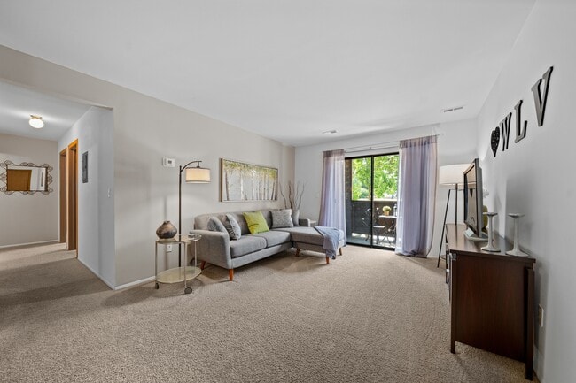 Building Photo - Woodland Villa Apartments