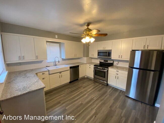 Foto del edificio - 3 br, 1 bath House - 46 South Main Street