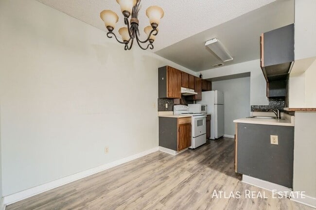 Building Photo - 862 S Uravan Ct