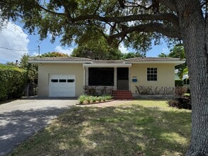 Building Photo - 2841 SW 33rd Ave