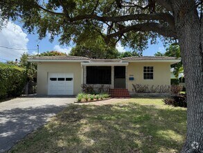 Building Photo - 2841 SW 33rd Ave