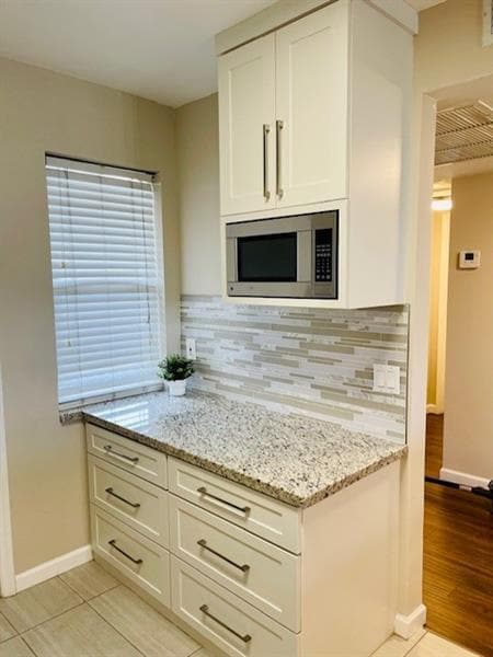 Building Photo - 3150 N Palm Aire Dr