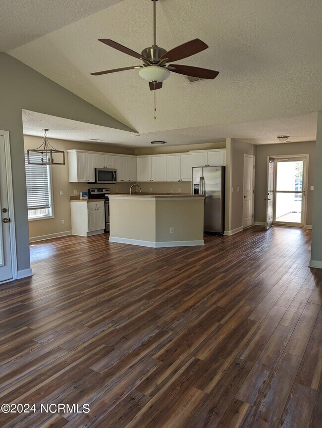 Building Photo - 103 Bay Tree Cir