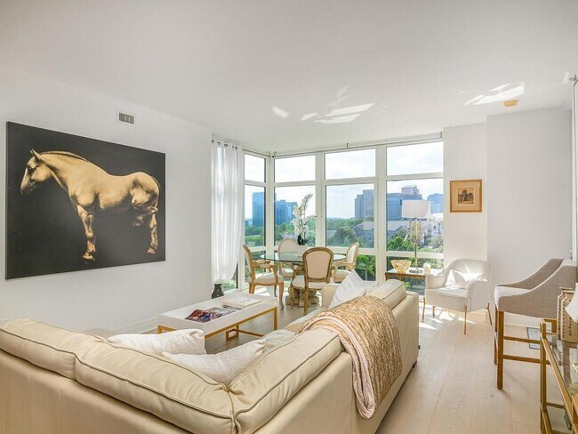 Foto del edificio - 8220 Crestwood Heights Dr