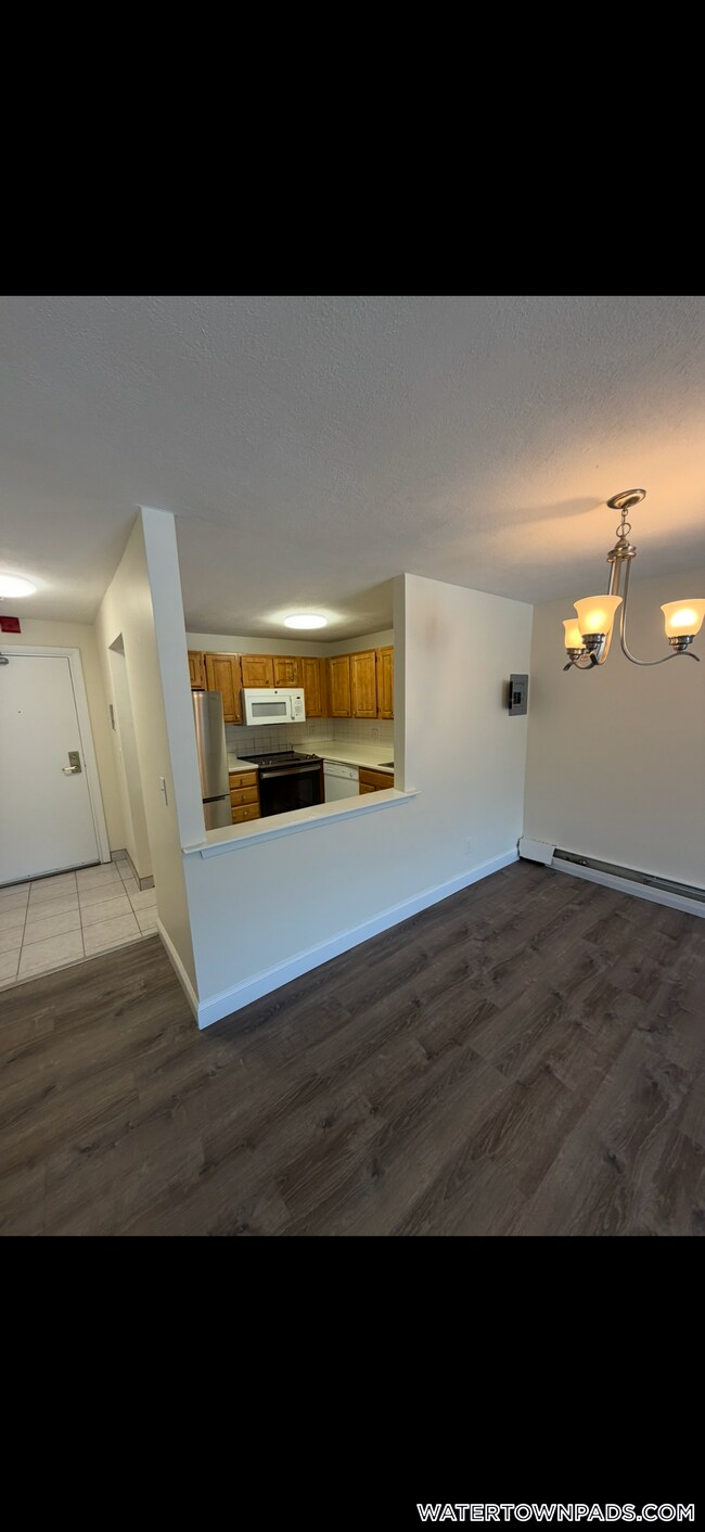 Building Photo - 16 Whites Ave