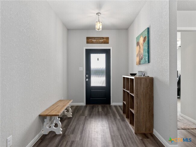 Foto del edificio - 597 Summersweet Rd