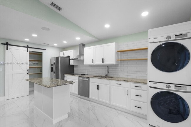 Building Photo - 2515 W 65th St
