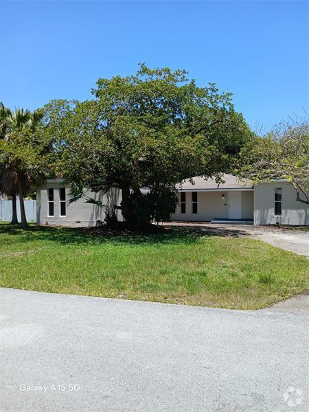Building Photo - 17131 SW 85th Ave