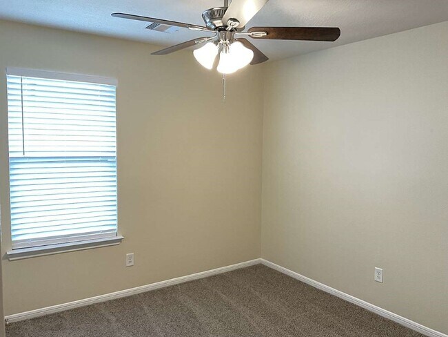 Building Photo - 13206 Ambrosa Dr