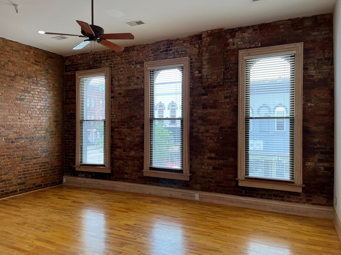 405 N Main St Unit A, Bloomington, IL 61701 405 N Main St