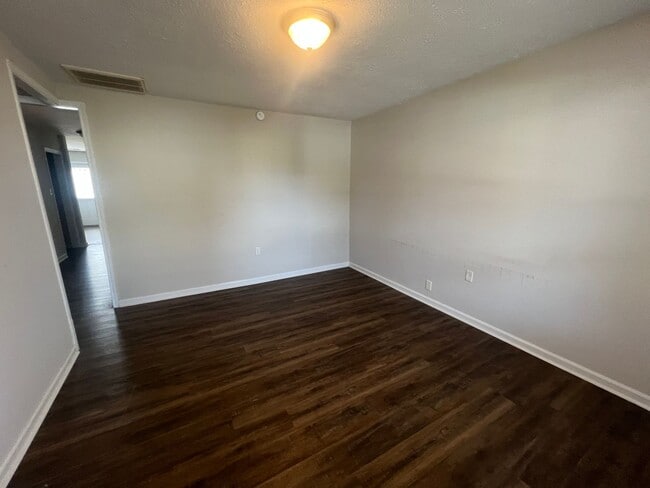 Building Photo - 410 Dallas Ave