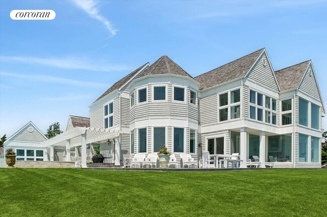 Building Photo - 390 Old Montauk Hwy