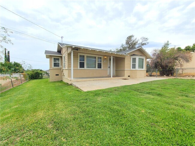 Foto del edificio - 1349 Fairview Ln