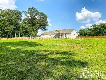 Foto del edificio - 105 Holden Ct