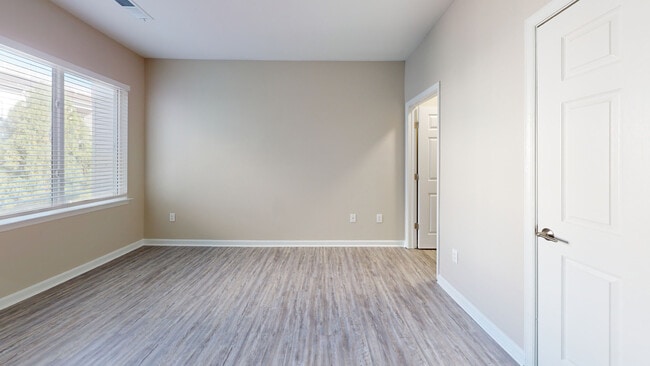 Interior Photo - 20 Lambourne