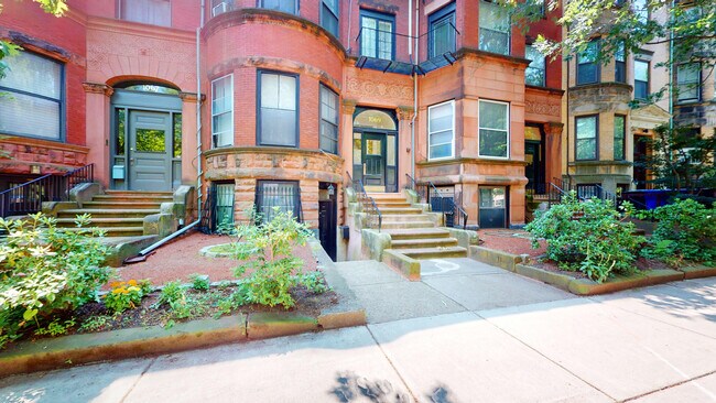 Foto del edificio - 1069 Beacon St