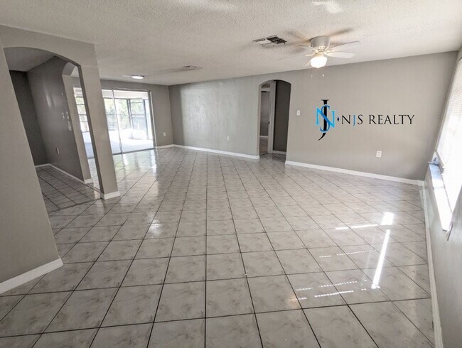 Foto del edificio - True 3 bed/2 bath/1400+ Sq. Ft. home with Large open floorplan, and a HUGE enclosed porch!!
