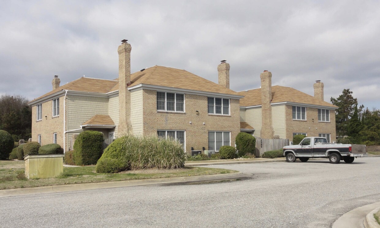 2201 Neptune Way, Kitty Hawk, NC 27949 Townhouse for Rent in Kitty