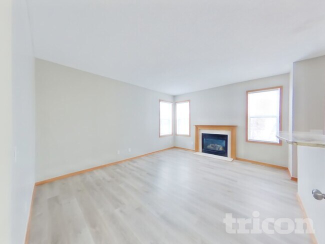 Foto del edificio - 9049 Garland Ln N