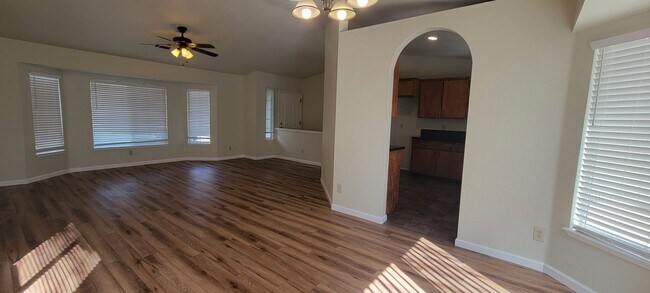 Foto del edificio - Updated Home on the Westside