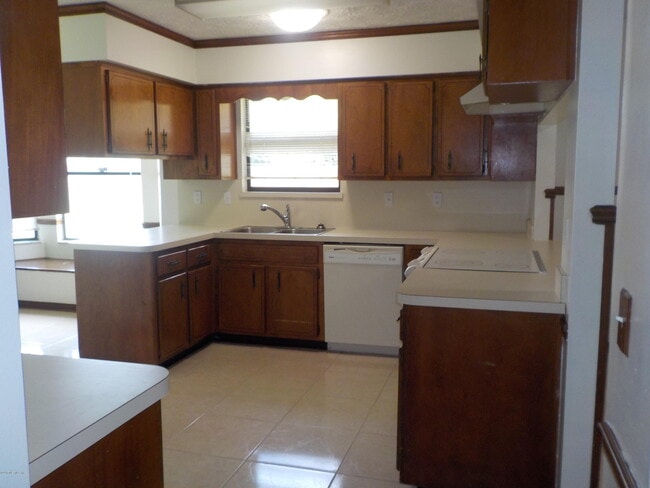 Building Photo - 2452 Ridgecrest Ave