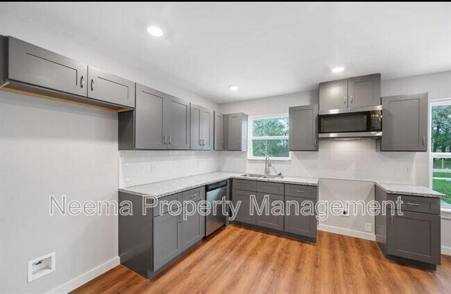 Foto del edificio - 8715 Bertwood St