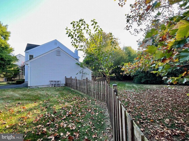 Building Photo - 43595 Osage Ct