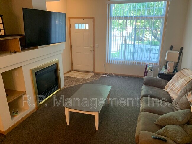Building Photo - 13037 Europa Trail Way N
