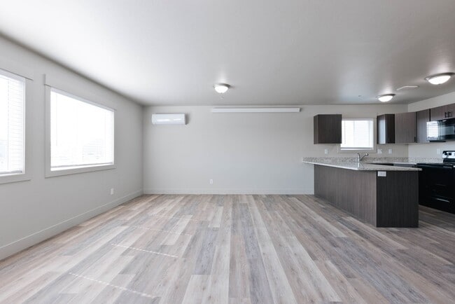 Building Photo - 5961 N Silver Fox Rd