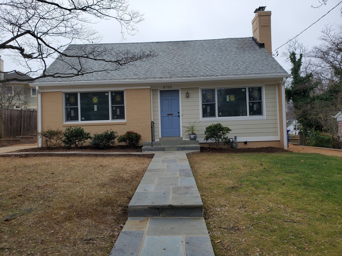 Primary Photo - 8703 Lowell St