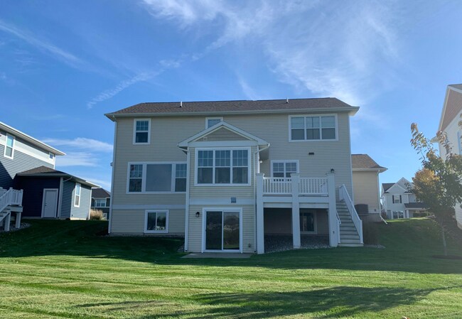 Foto del edificio - 2738 Kittansett Dr