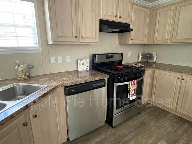 Building Photo - 530 Montero Dr