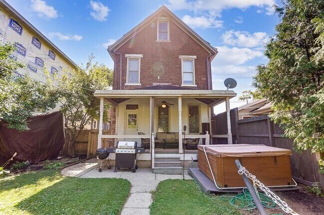 Foto del edificio - Come rent a home with character and conven...