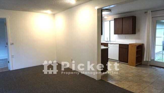 Foto del edificio - 3 Bedroom East Bremerton Rambler