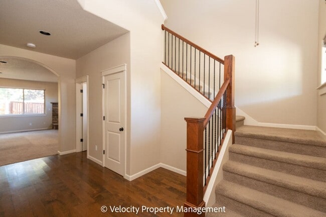 Building Photo - Beautiful Home in the Sun Meadow Neighborh...