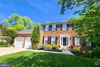 Building Photo - 8008 Race Horse Ln