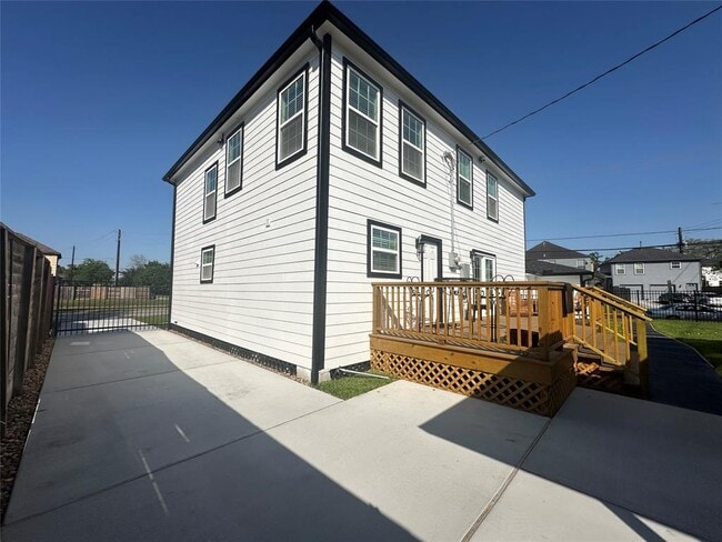 Building Photo - 3224 Southmore Blvd