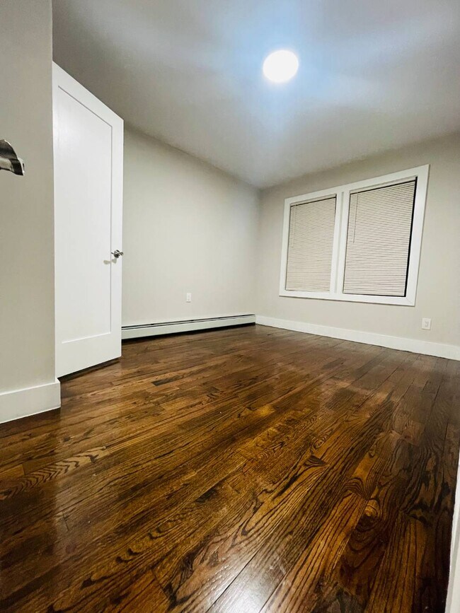 Foto del edificio - 211-30 99th Ave