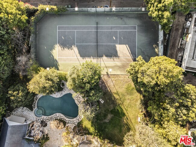 Foto del edificio - 821 Whittier Dr