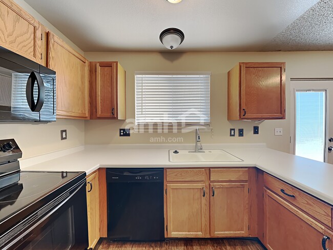 Foto del edificio - 6616 Monaco Way