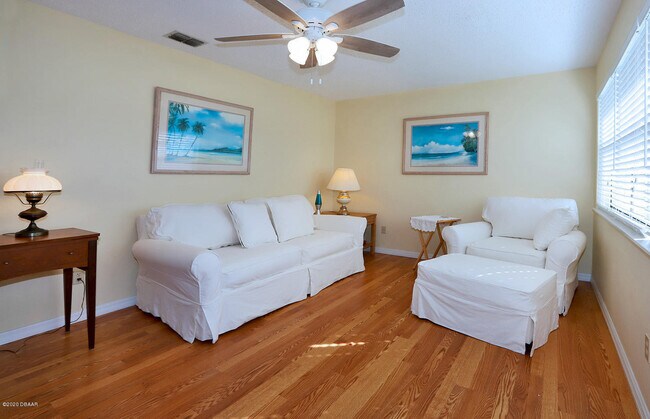 Building Photo - 103 Cardinal Dr