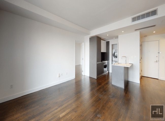Building Photo - 2 bedroom 2 bathroom on a high floor / Was...
